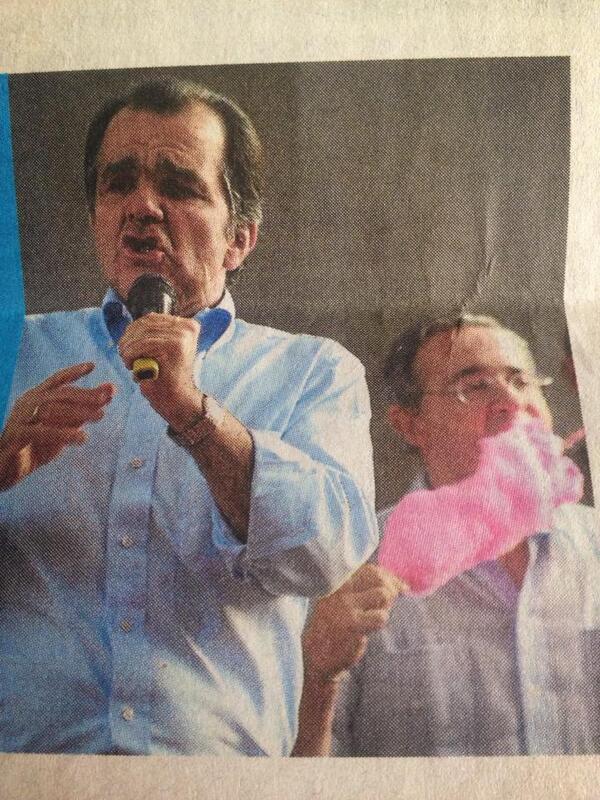 Uribe, un compañero de campaña distraído
