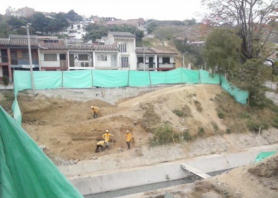 De la nada construyen puente en Ocaña