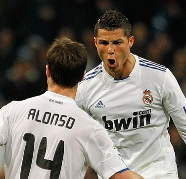 película Vadear Seis La pelea de Cristiano Ronaldo y Xabi Alonso en el entreno por Nike o Adidas  - Las2orillas.co