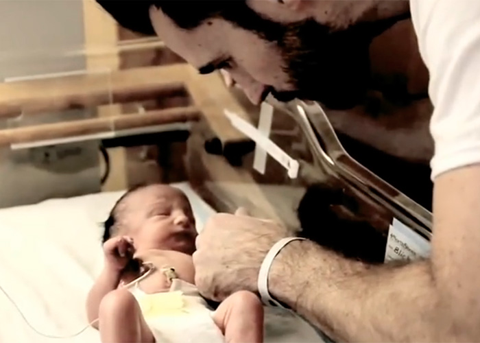 El bebé que vivió 10 días y el video que hicieron sus padres