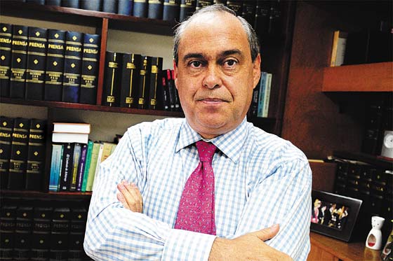 Camilo Gómez se estrena pidiéndole cuentas a Santos y Vargas Lleras