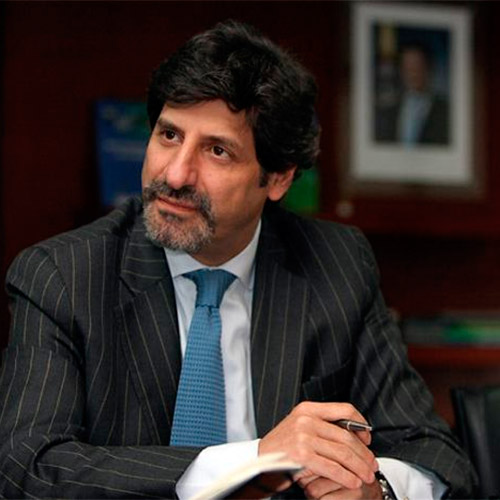 El trabajo oculto de Juan Gabriel Uribe