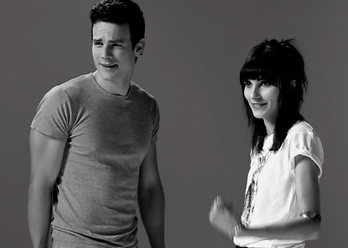 Cuando veinte extraños se dan su primer beso