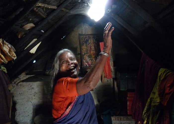 Botellas de gaseosa que dan luz