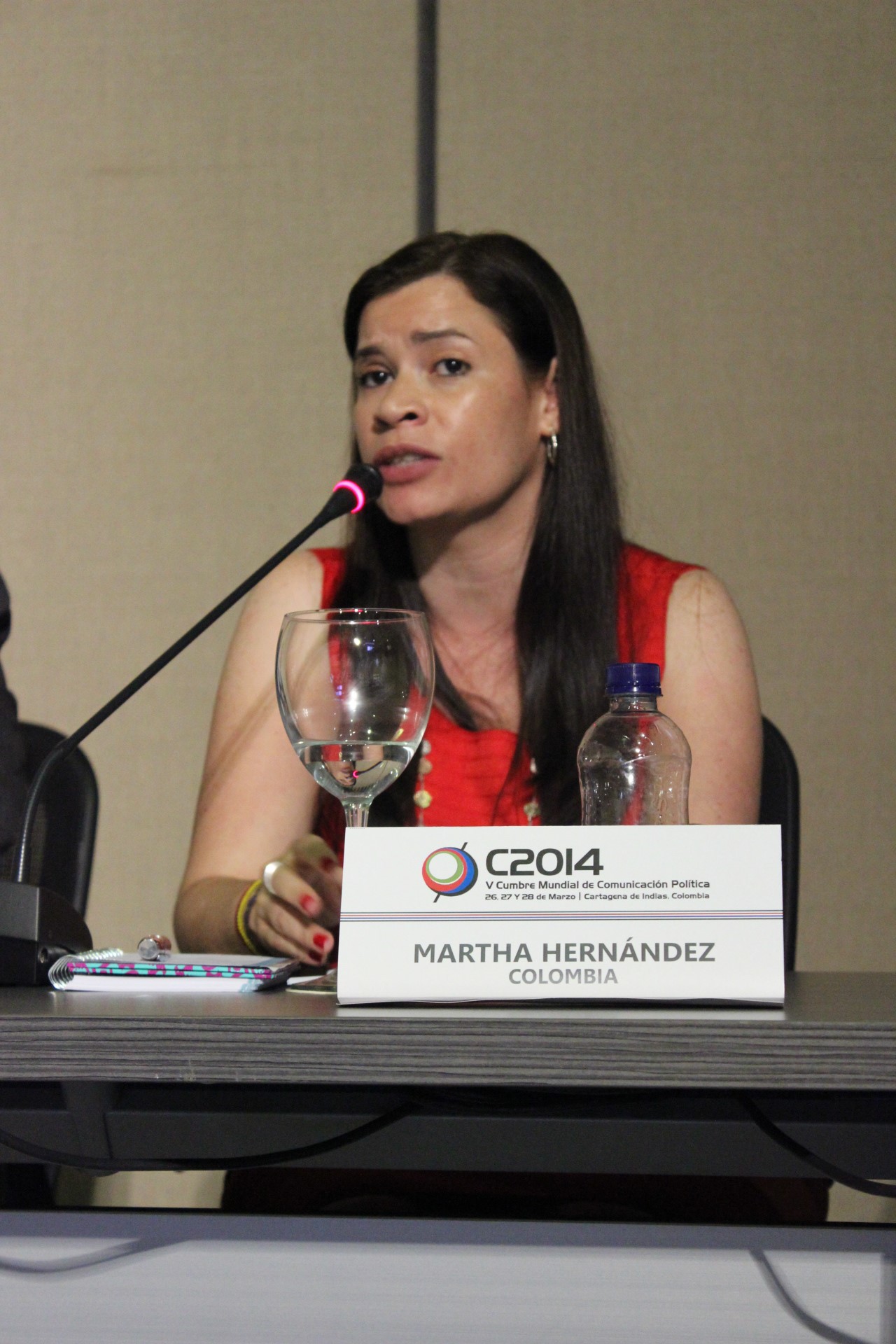 La parapolítica protagonista en la V Cumbre de Comunicación Política