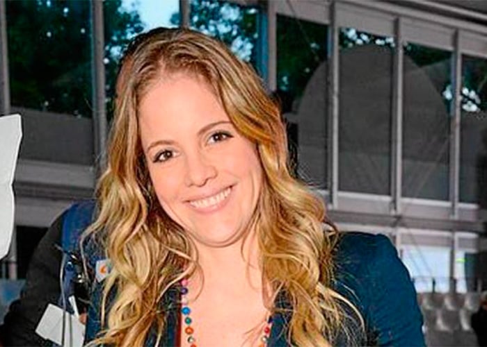 Adriana Tono, fuera de tono