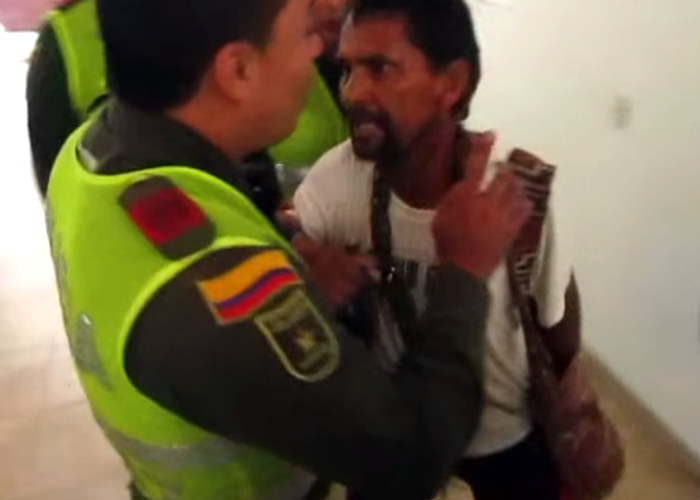 Policias golpean a huelguista en Cartagena