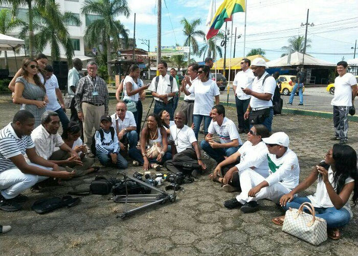Policía lesiona a periodistas