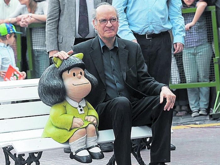 Mafalda cumplió 50 años y le regaló el Premio Principe de Asturias a Quino, su padre