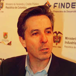 Roberto Prieto, gerente de la campaña santista, quiere llevar al expresidente Uribe ante la justicia
