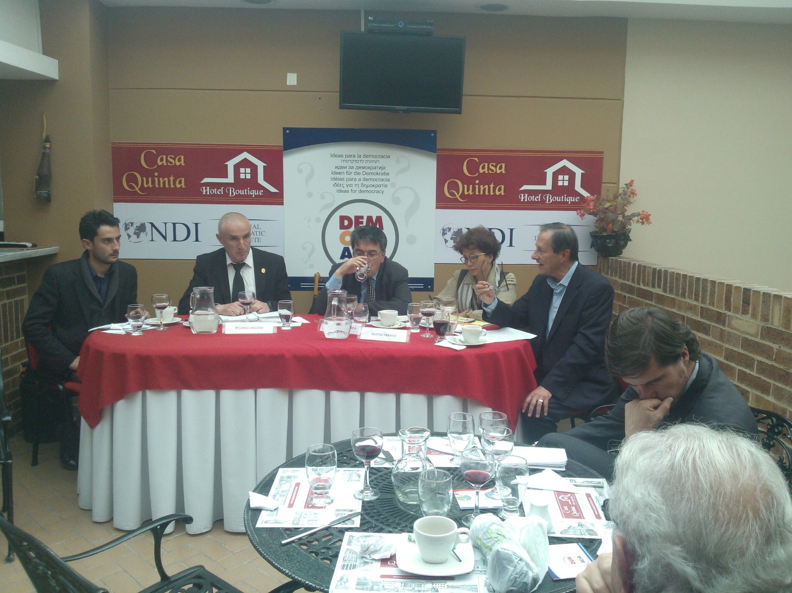 Las palabras contra el padre de Roux que polarizaron el debate electoral