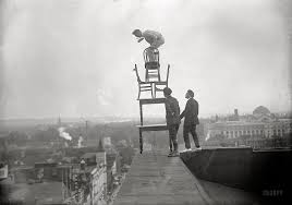 Candidatos que anestesian, artistas que manipulan