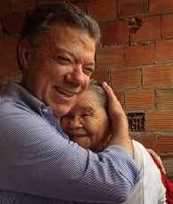 El encuentro de 'Juan Pa' con doña Mercedes, quien no votará por 'Zurriaga'