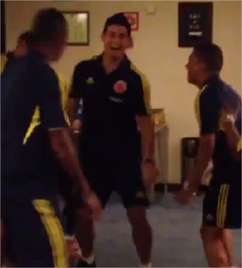 Bailando celebraron los jugadores de Colombia su paso a octavos de final (Vídeo)
