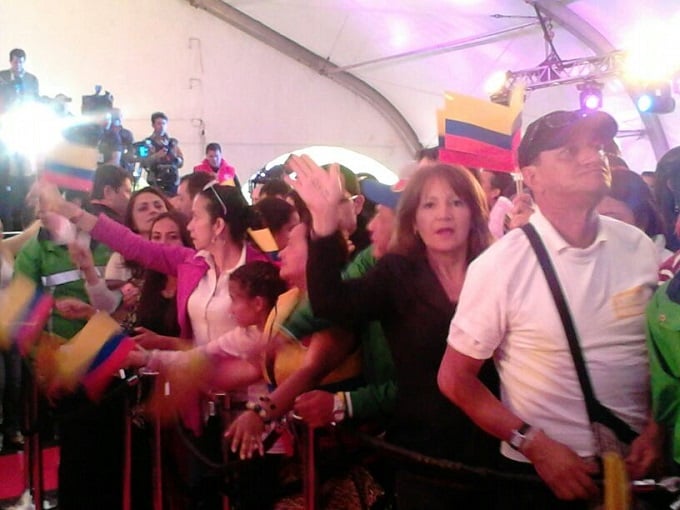 Así celebran en le sede de Juan Manuel Santos