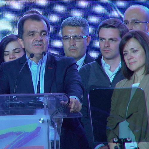 Óscar Iván Zuluaga pasará el trago amargo de la derrota fuera del país