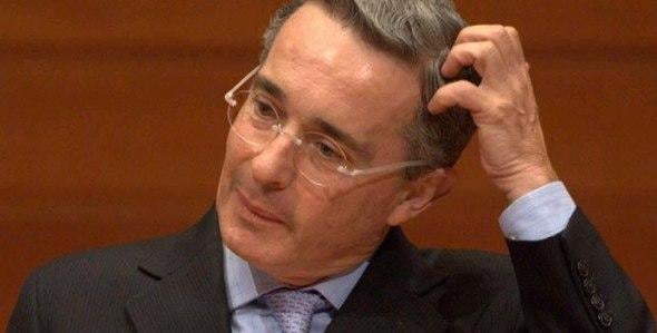 Píldoras para la memoria: el cinismo de Uribe Vélez