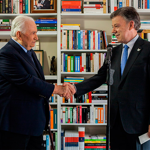 Expresidente Conservador Belisario Betancur anuncia respaldo a Santos