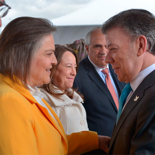 Clara López no aceptará ministerio y pide ajustes al proceso de paz