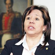 Álvaro Uribe manda bufete de abogados a Panamá para la exdirectora del DAS