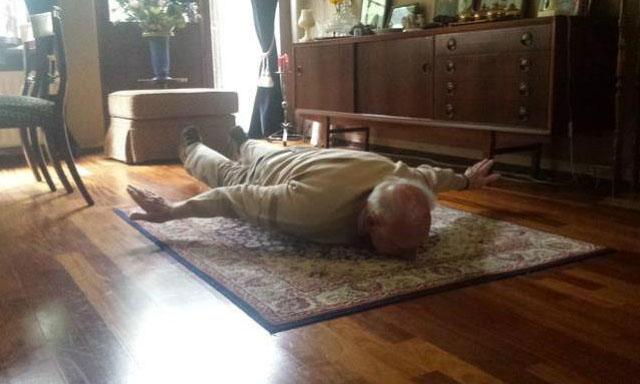 Así celebró el abuelo de Van Persie el gol de su nieto