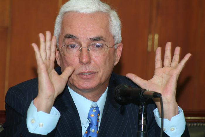 Y Robledo sigue jodiendo