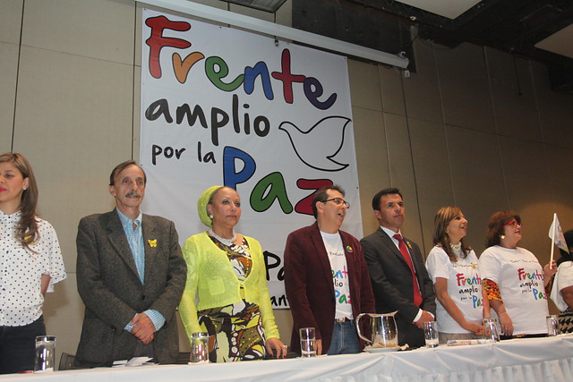 Santos: Frente Amplio por la Paz y Movimiento Democrático