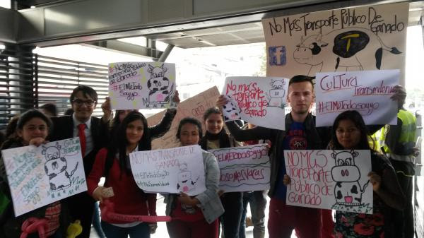 Zuluaga: de guerrerista a pacifista forzado