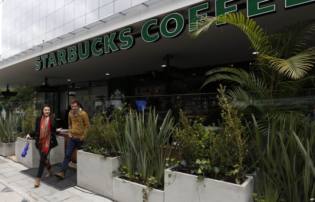 La hipocresía de criticar a consumidores de Starbucks