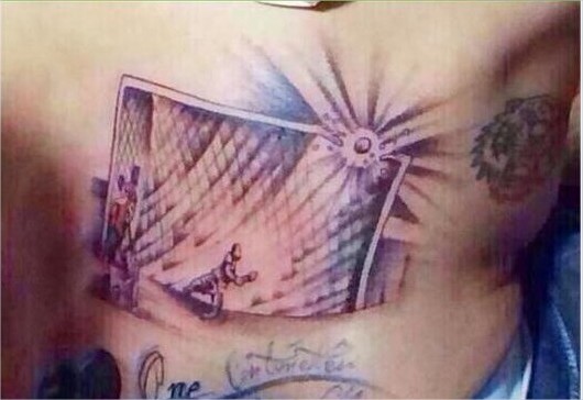 El jugador de Chile que se tatuó el tiro que le pegó en el palo