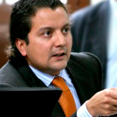 Desde la banca, David Luna no supera la pena