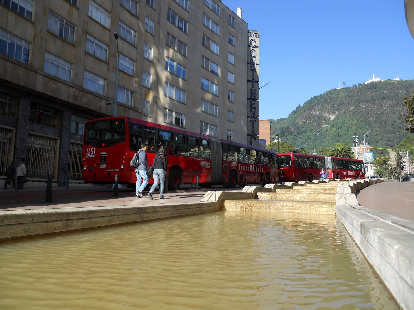La muerte lenta del centro
