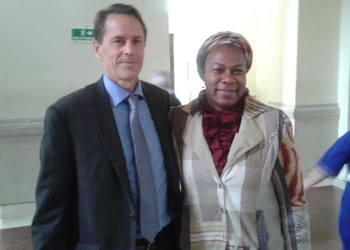 Sí, se trata del color de la piel y otros requisitos para las curules afro