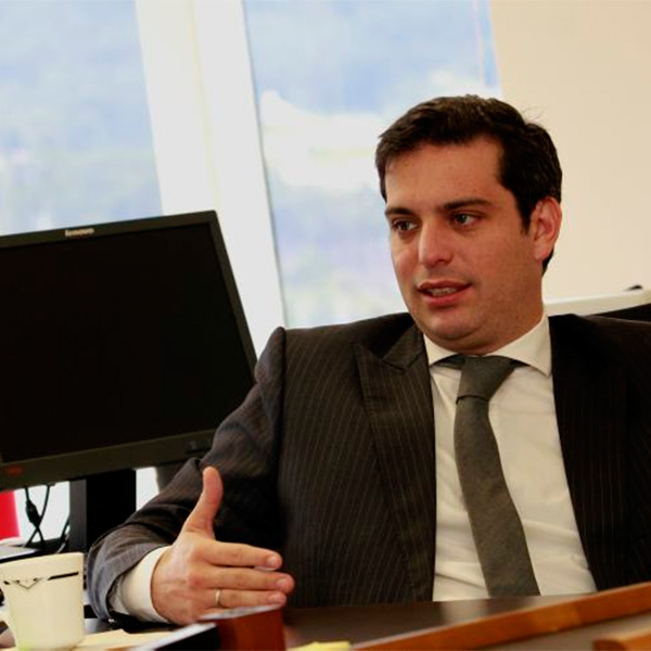 Simón Gaviria se estrena soltándole plata a la costa