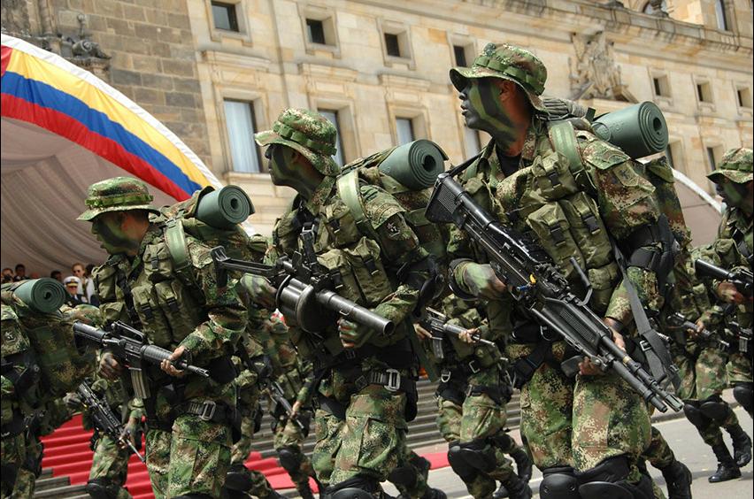 Otro año sin desfile militar del 20 de julio: solo habrá revista aérea