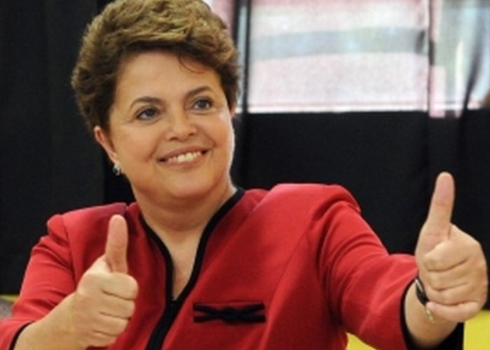 Con estrecho margen, repite Dilma Roussef en el Brasil