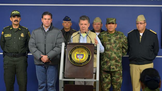 La presión de los generales y la decisión de Santos de congelar el proceso de paz