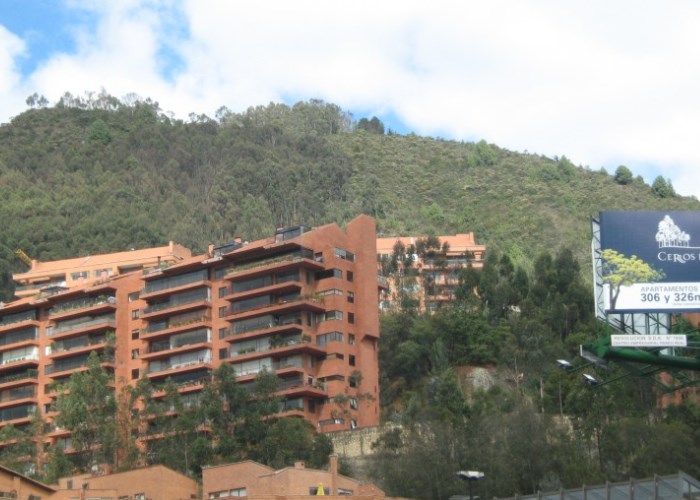 Depredando los Cerros Orientales de Bogotá
