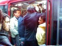 Entre el acoso y el jugo de borojó en el Transmilenio