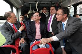 Rechifla a Petro en el Trasmilenio