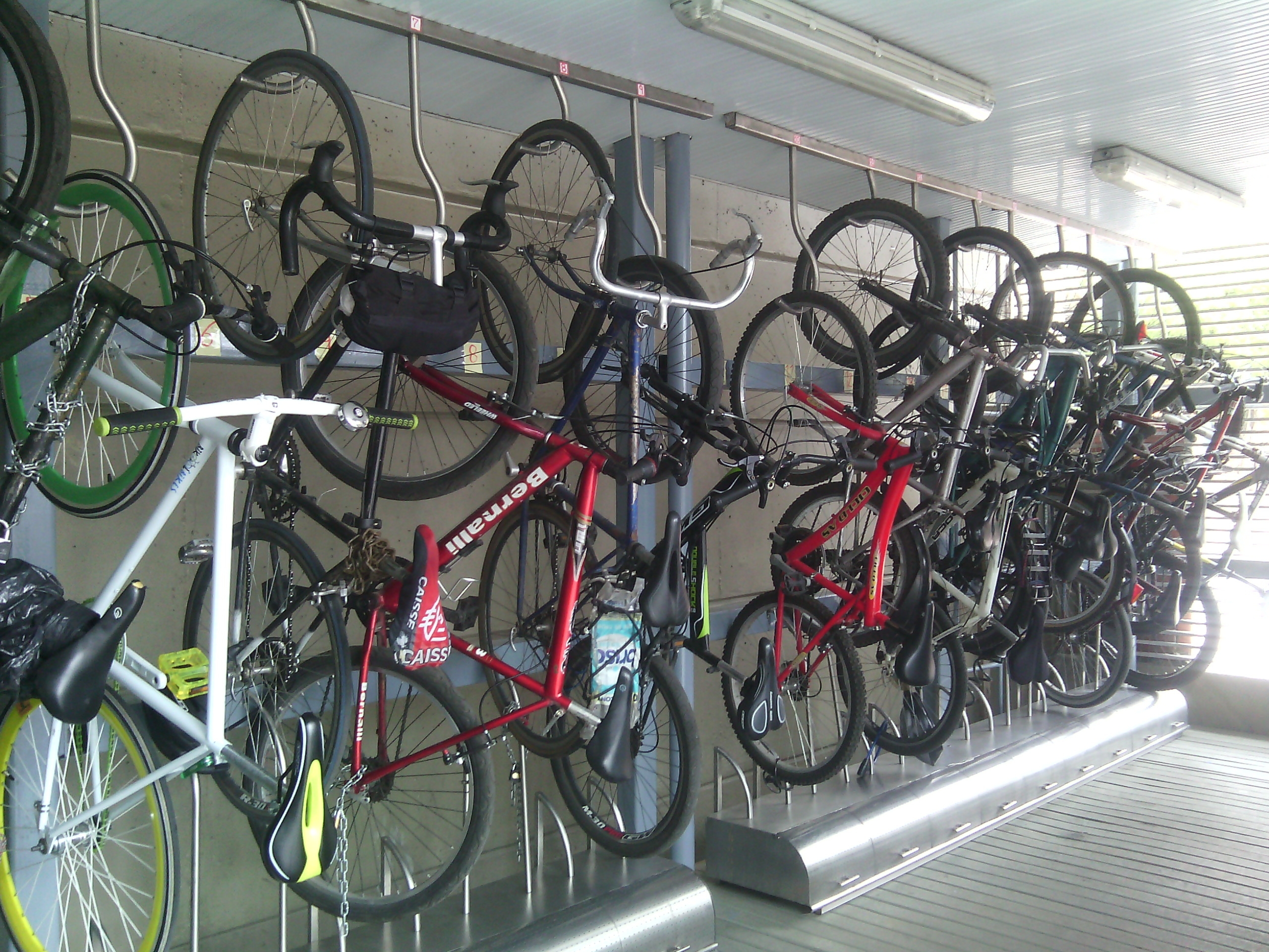 Cicloparqueaderos para el día sin carro