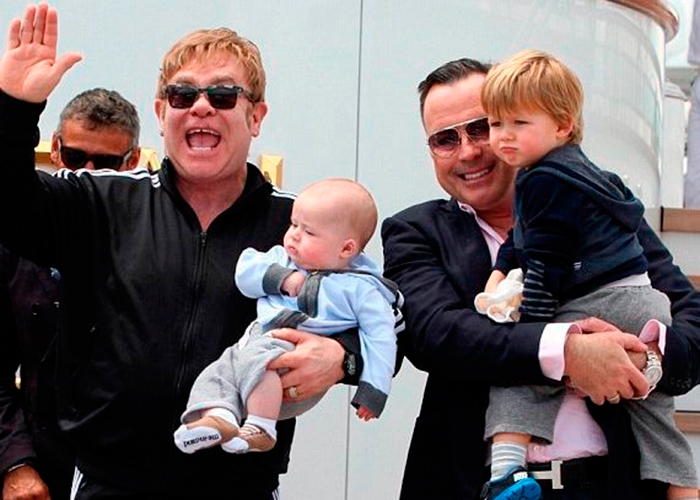 Elton John logró adoptar no uno sino dos hijos