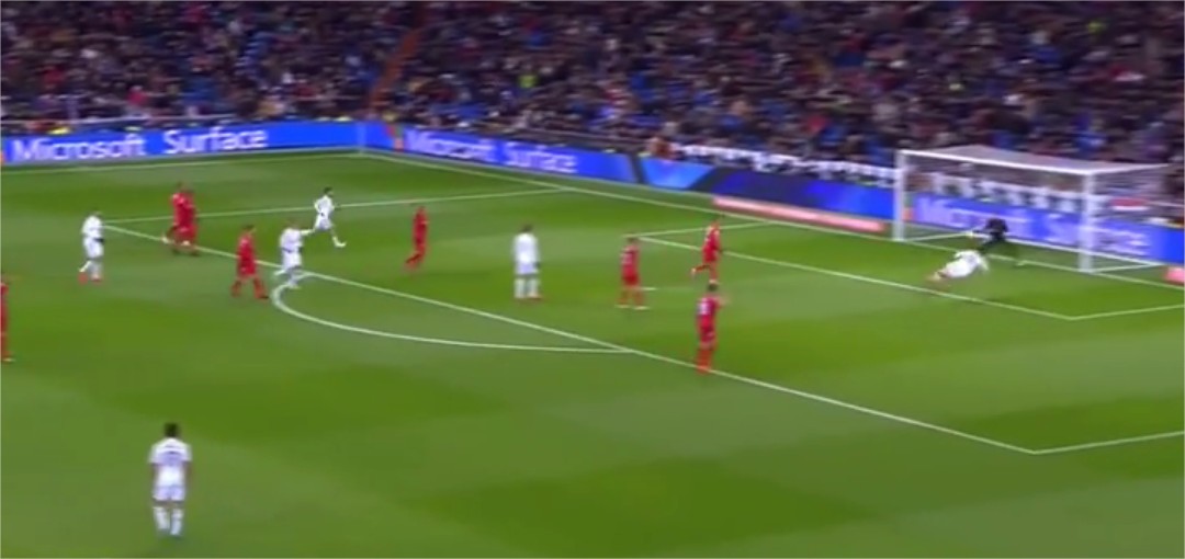 Video del golazo de palomita de James