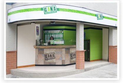 Vendedora de GANA amenaza a un cliente con cuchillo