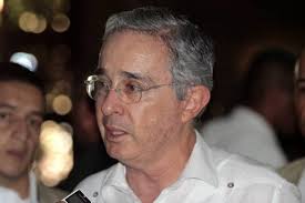 Nuevo abucheo universitario contra Uribe