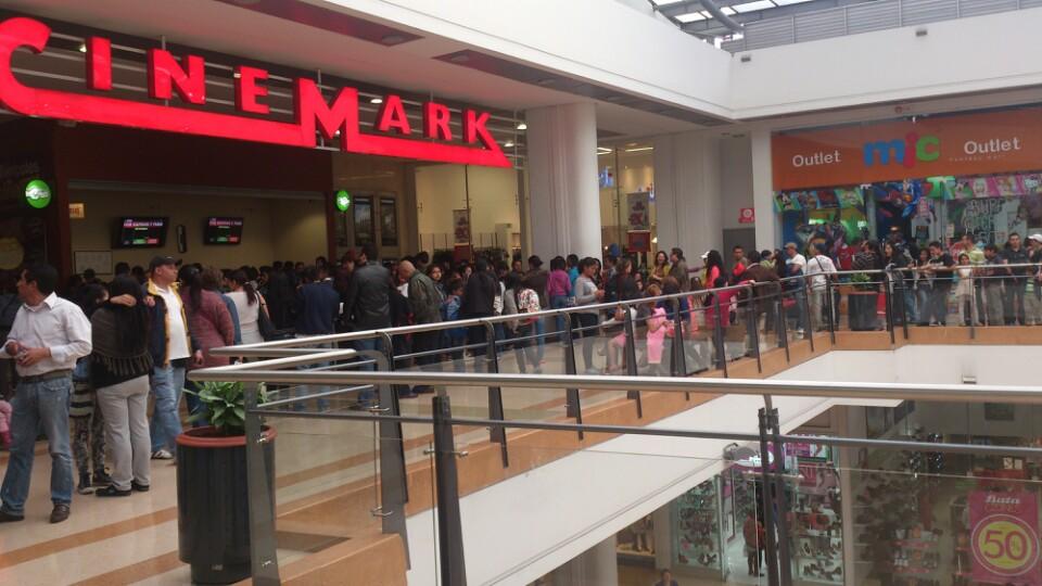 Cinemark nos obliga a comprar en su confitería