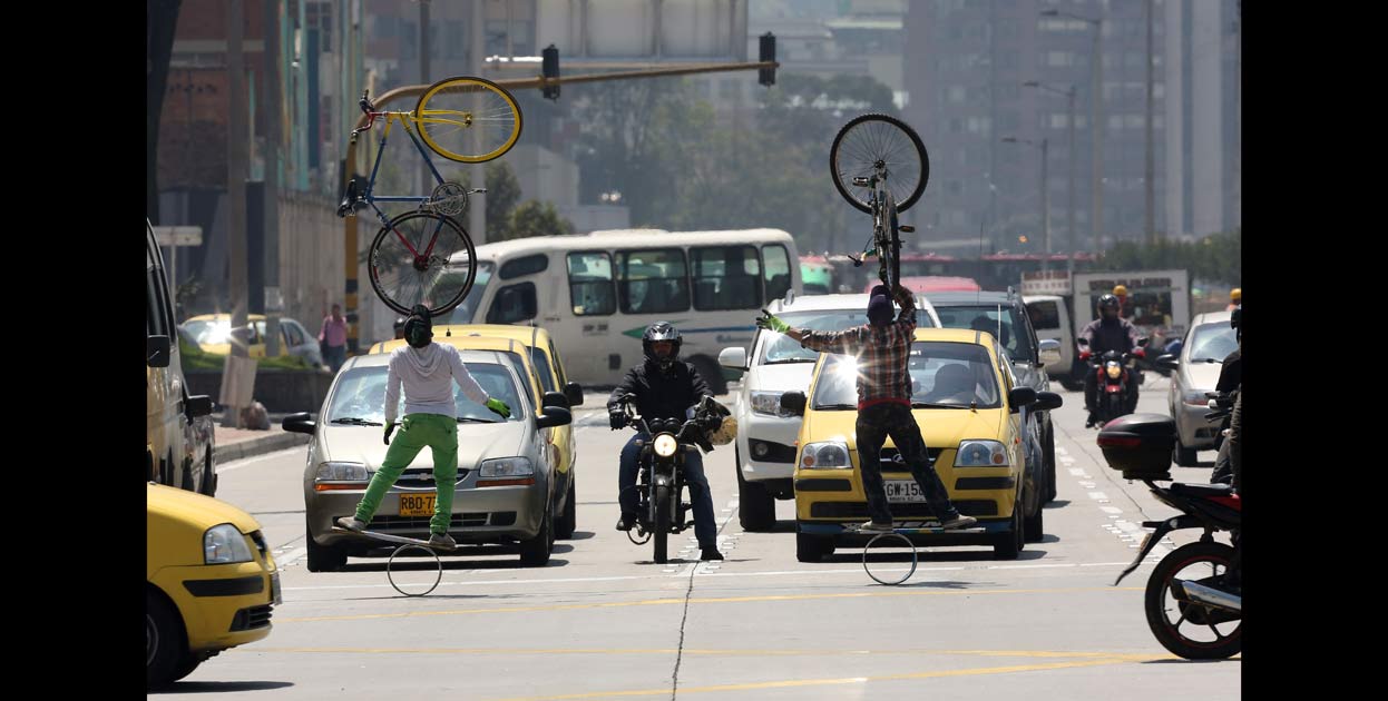 La calle séptima, entre tríos y desplazamiento
