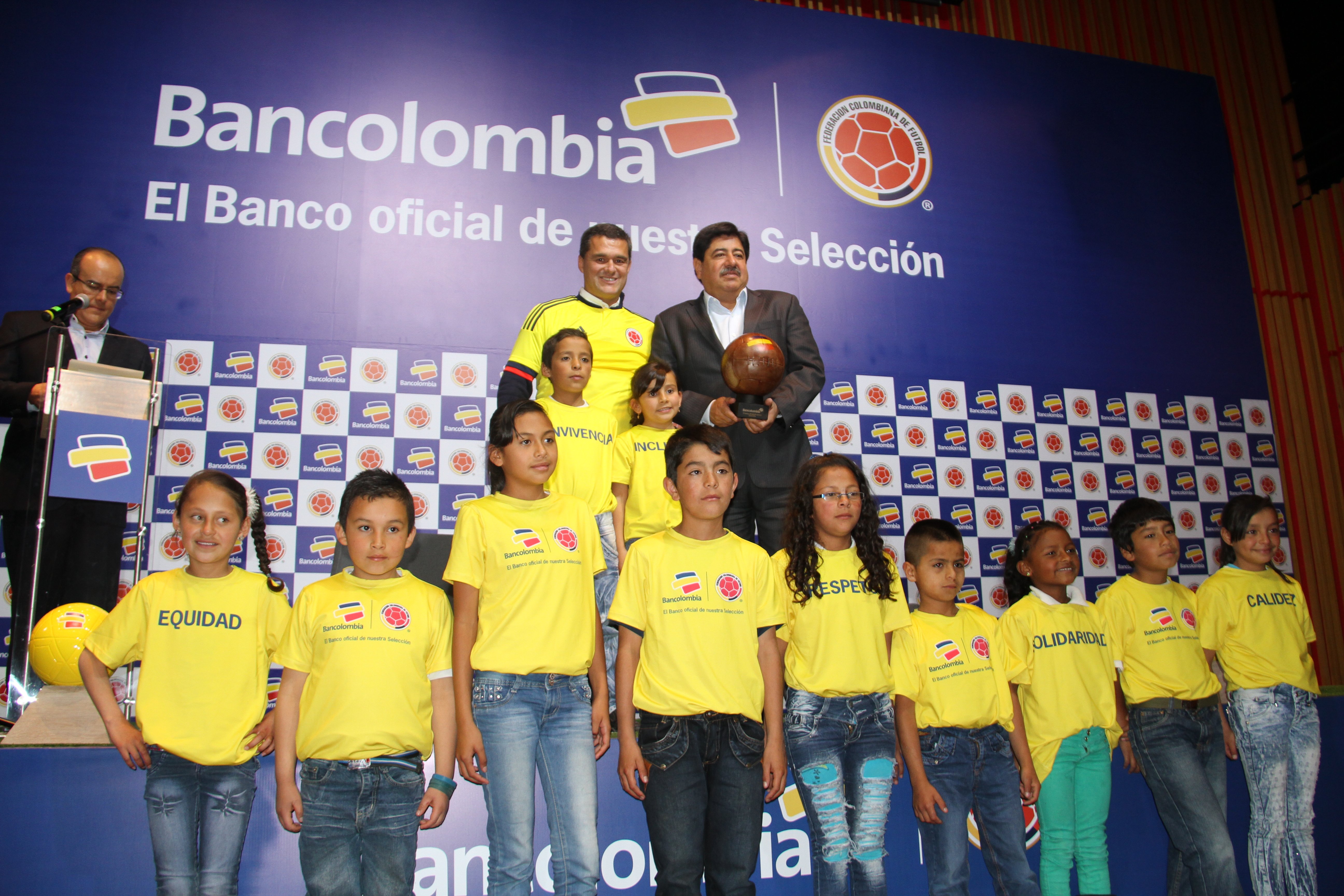 Carlos Raúl Yepes y Bancolombia se pusieron la camiseta de la Selección Colombia