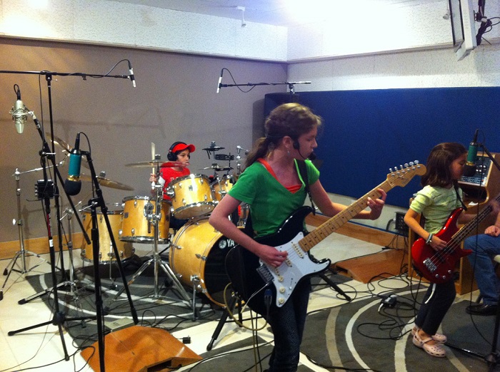 Las niñas del millón de visitas por su cover de Metallica