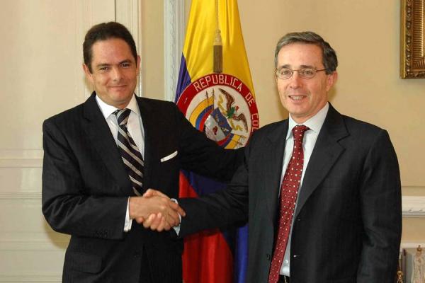 Comienza el acercamiento Vargas Lleras - Uribe